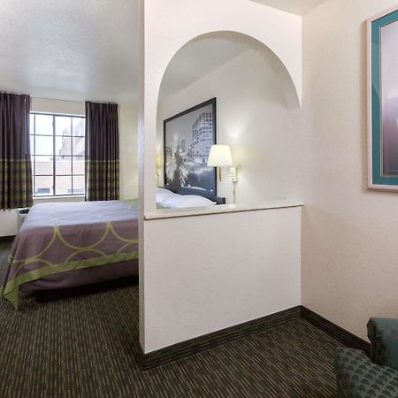 Super 8 By Wyndham Tulsa/Downtown/East 호텔 외부 사진
