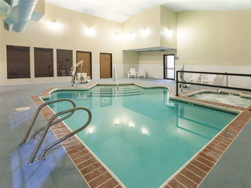Super 8 By Wyndham Tulsa/Downtown/East 호텔 외부 사진