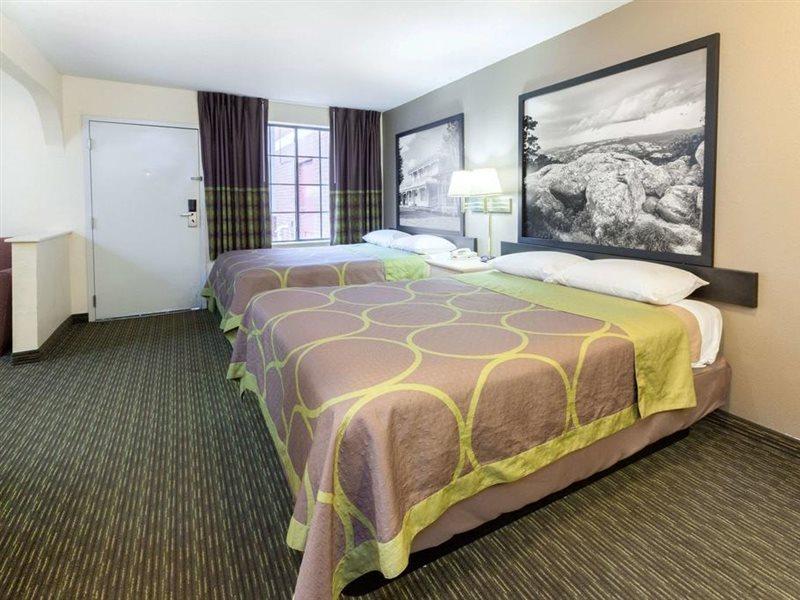 Super 8 By Wyndham Tulsa/Downtown/East 호텔 외부 사진