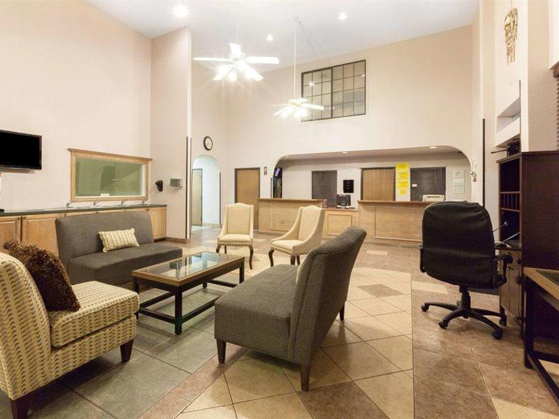 Super 8 By Wyndham Tulsa/Downtown/East 호텔 외부 사진