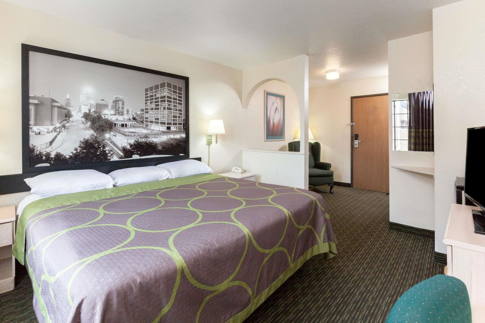 Super 8 By Wyndham Tulsa/Downtown/East 호텔 외부 사진