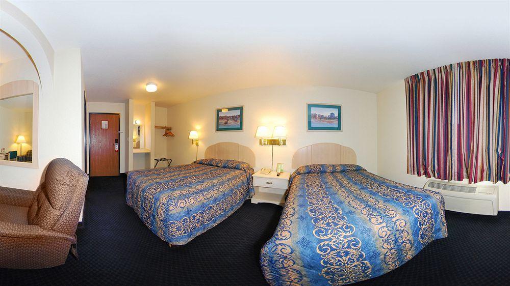 Super 8 By Wyndham Tulsa/Downtown/East 호텔 외부 사진